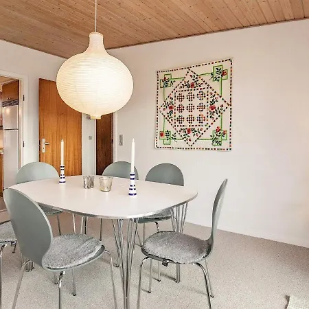 6 Person In R Sk Bing Ærøskøbing